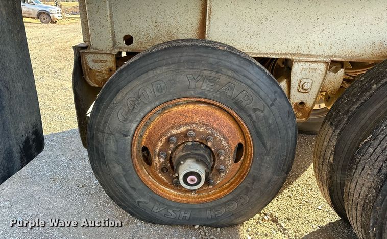 image for item LD9076 1994 Clement ES2S2625  end dump trailer