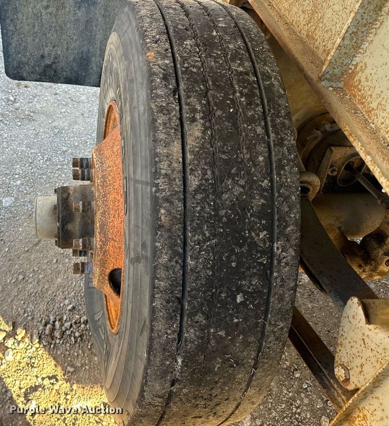 image for item LD9076 1994 Clement ES2S2625  end dump trailer