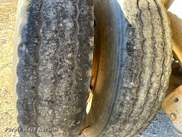 image for item LD9076 1994 Clement ES2S2625  end dump trailer