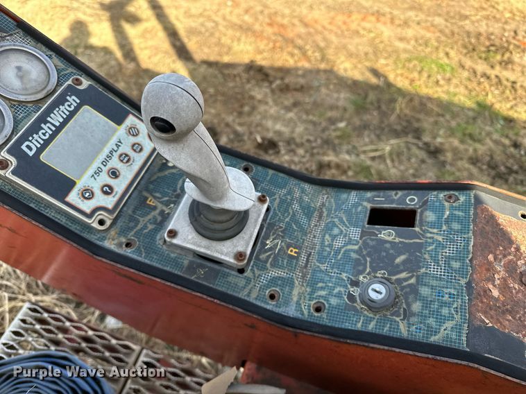 image for item LD9077 1999 Ditch Witch JT4020  directional boring unit