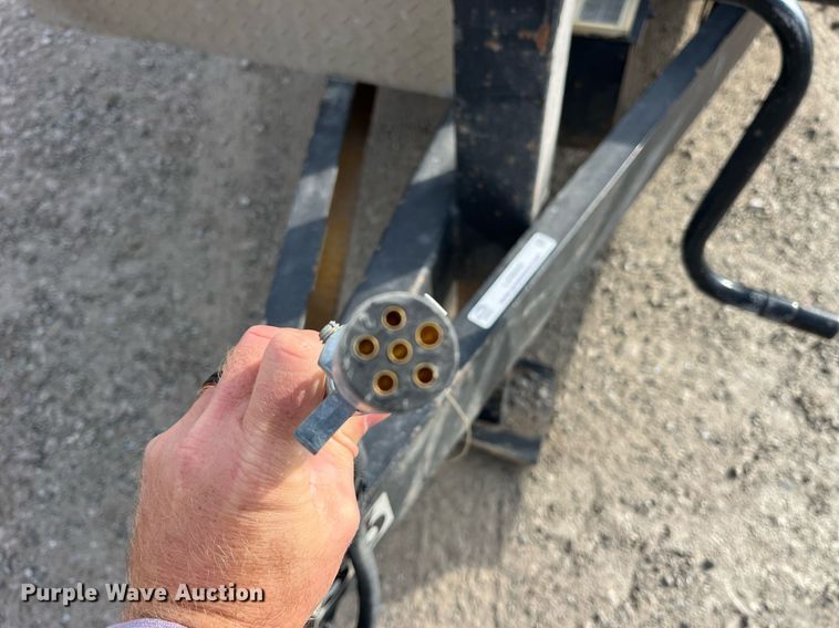 image for item LD9850 2000 Redihaul Y1017348  equipment trailer