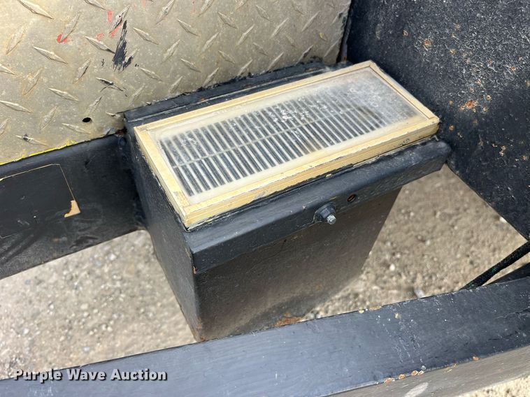 image for item LD9850 2000 Redihaul Y1017348  equipment trailer