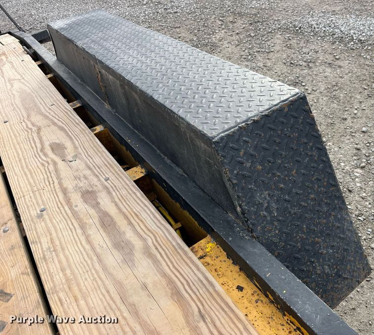 image for item LD9850 2000 Redihaul Y1017348  equipment trailer