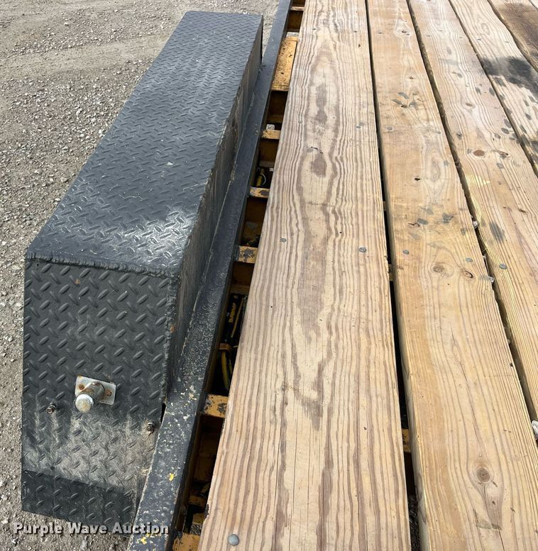 image for item LD9850 2000 Redihaul Y1017348  equipment trailer