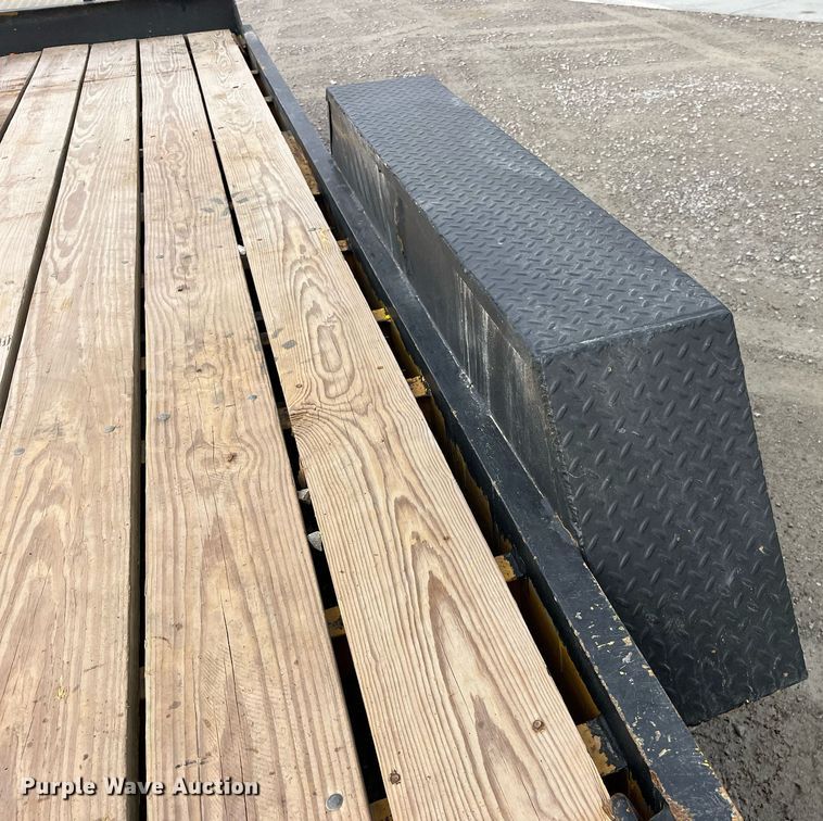 image for item LD9850 2000 Redihaul Y1017348  equipment trailer