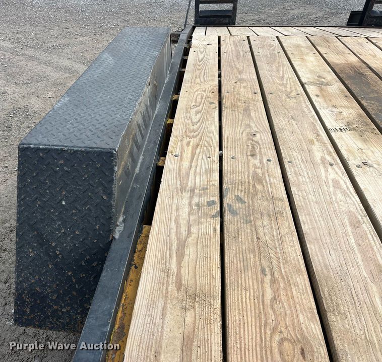 image for item LD9850 2000 Redihaul Y1017348  equipment trailer