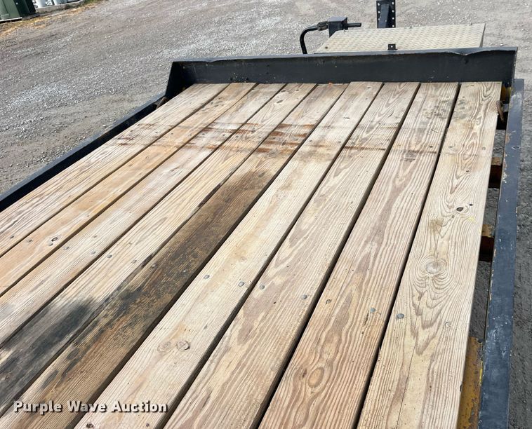 image for item LD9850 2000 Redihaul Y1017348  equipment trailer