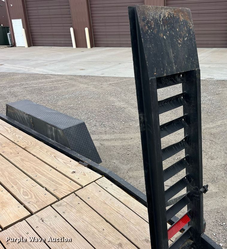 image for item LD9850 2000 Redihaul Y1017348  equipment trailer