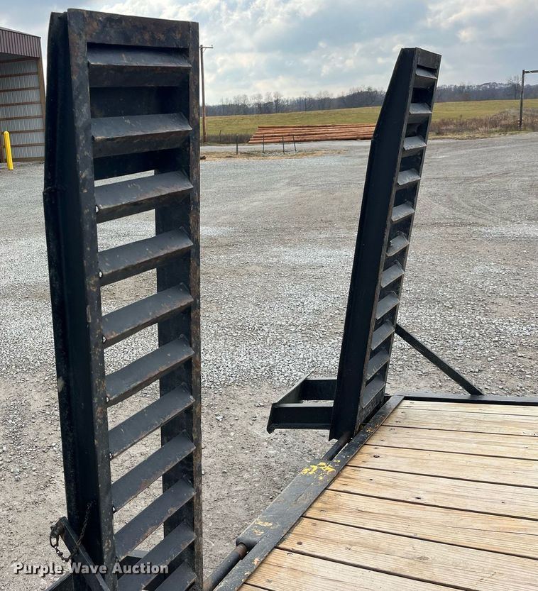 image for item LD9850 2000 Redihaul Y1017348  equipment trailer