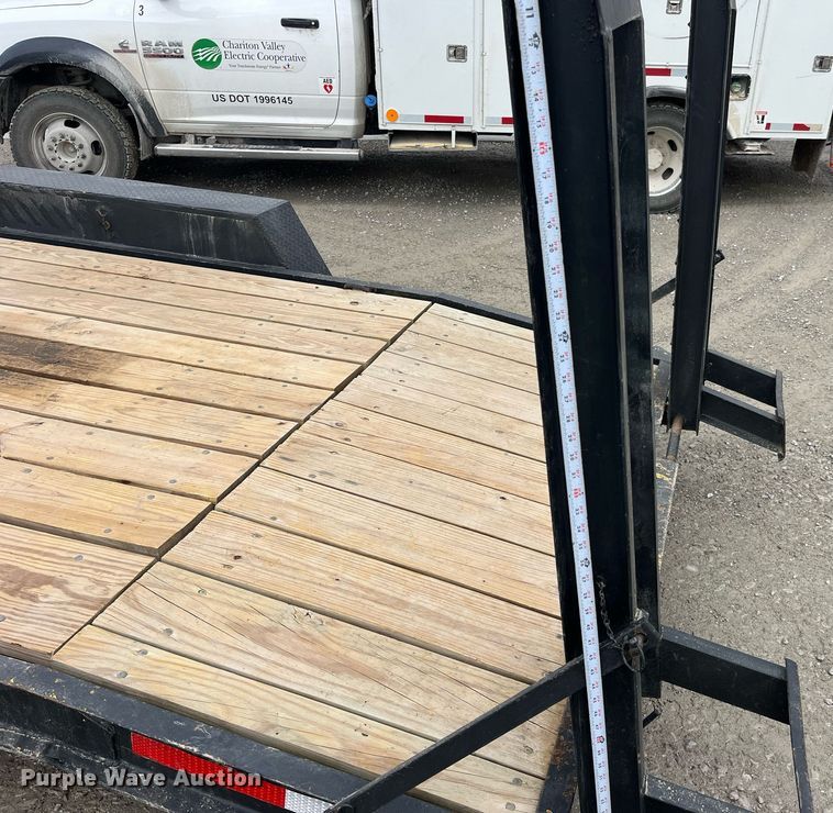 image for item LD9850 2000 Redihaul Y1017348  equipment trailer