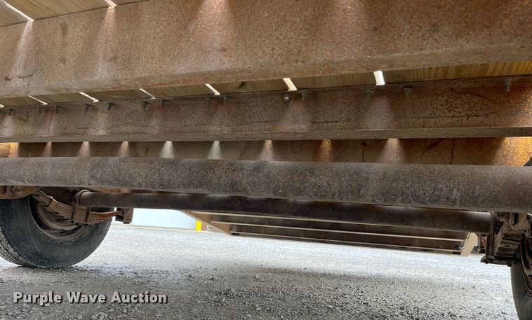 image for item LD9850 2000 Redihaul Y1017348  equipment trailer