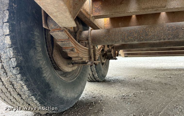 image for item LD9850 2000 Redihaul Y1017348  equipment trailer