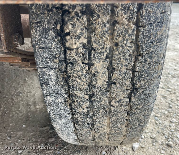 image for item LD9850 2000 Redihaul Y1017348  equipment trailer