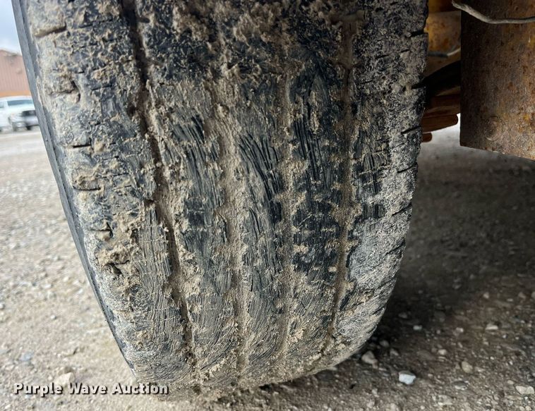 image for item LD9850 2000 Redihaul Y1017348  equipment trailer