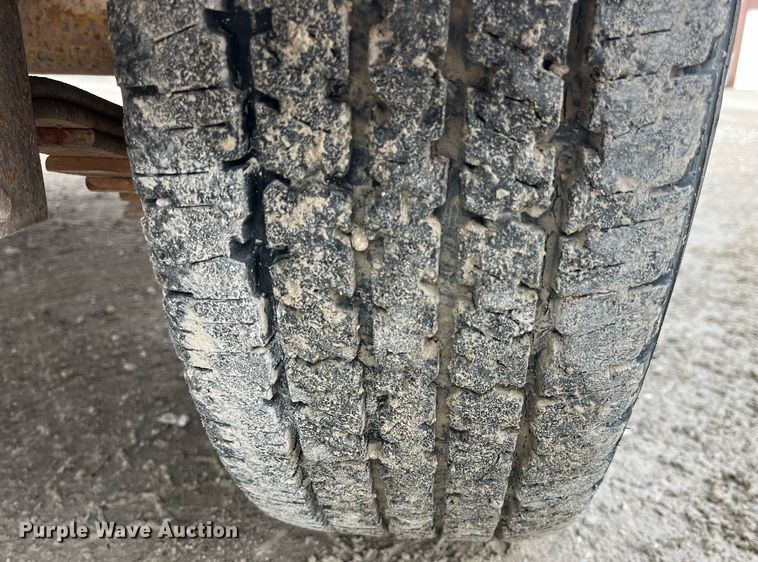 image for item LD9850 2000 Redihaul Y1017348  equipment trailer