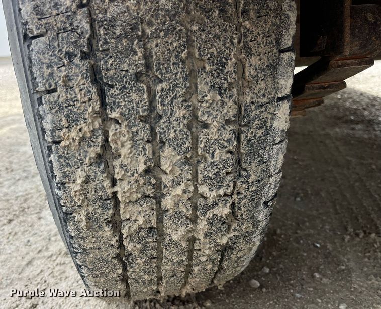 image for item LD9850 2000 Redihaul Y1017348  equipment trailer