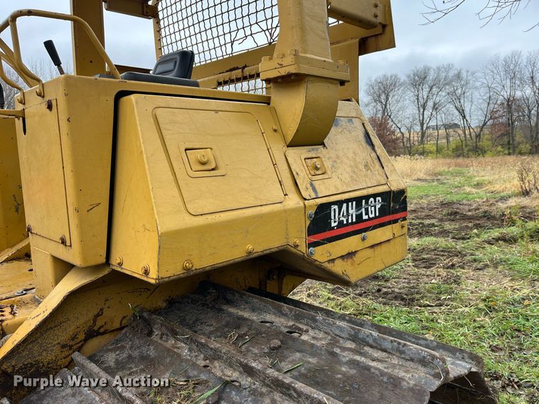 image for item LD9875 1988 Caterpillar D4H LGP  dozer
