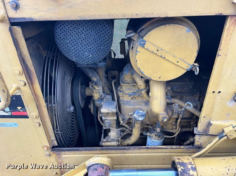 image for item LD9875 1988 Caterpillar D4H LGP  dozer