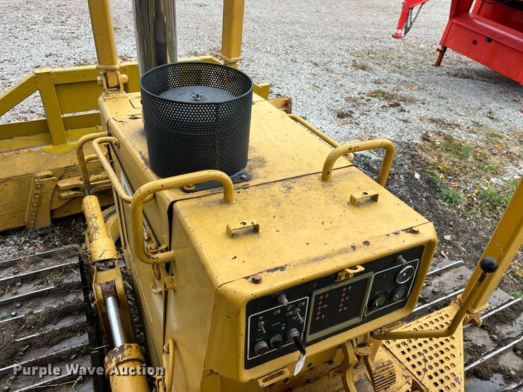image for item LD9875 1988 Caterpillar D4H LGP  dozer