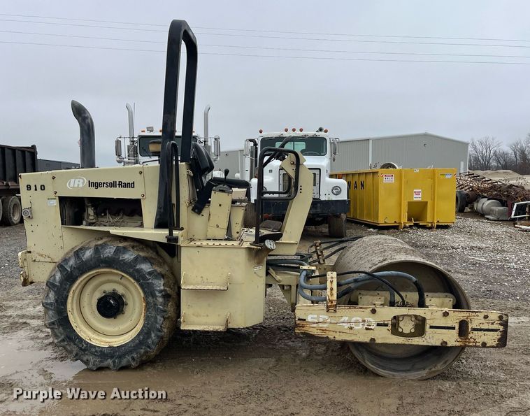 image for item LD9908 1998 Ingersoll Rand SD-40D  single drum vibratory roller