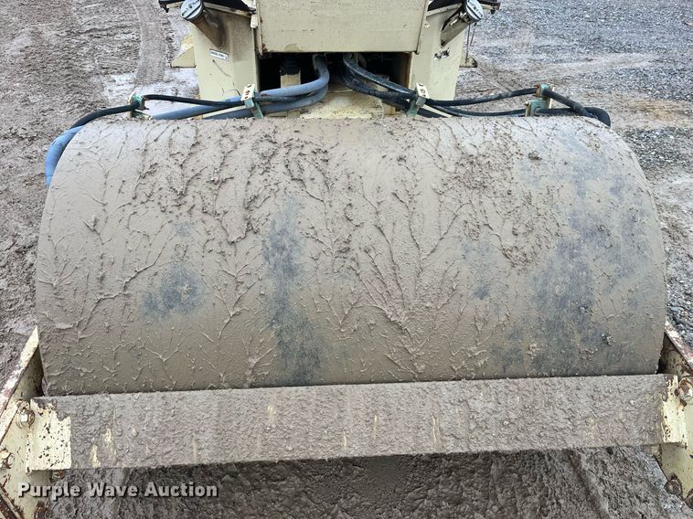 image for item LD9908 1998 Ingersoll Rand SD-40D  single drum vibratory roller