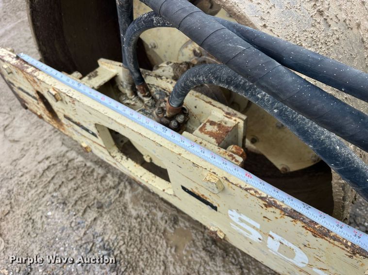image for item LD9908 1998 Ingersoll Rand SD-40D  single drum vibratory roller