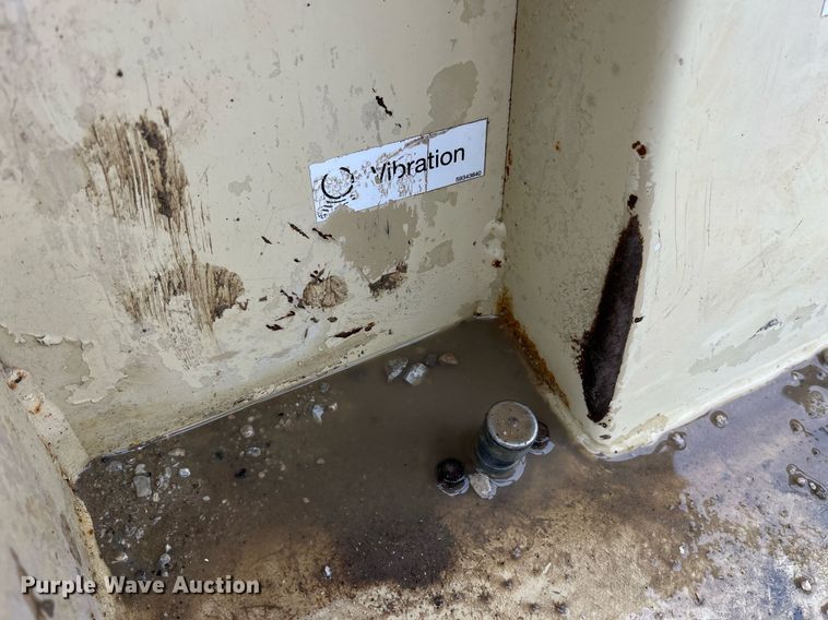 image for item LD9908 1998 Ingersoll Rand SD-40D  single drum vibratory roller