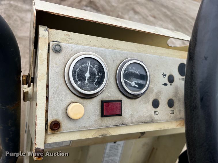 image for item LD9908 1998 Ingersoll Rand SD-40D  single drum vibratory roller