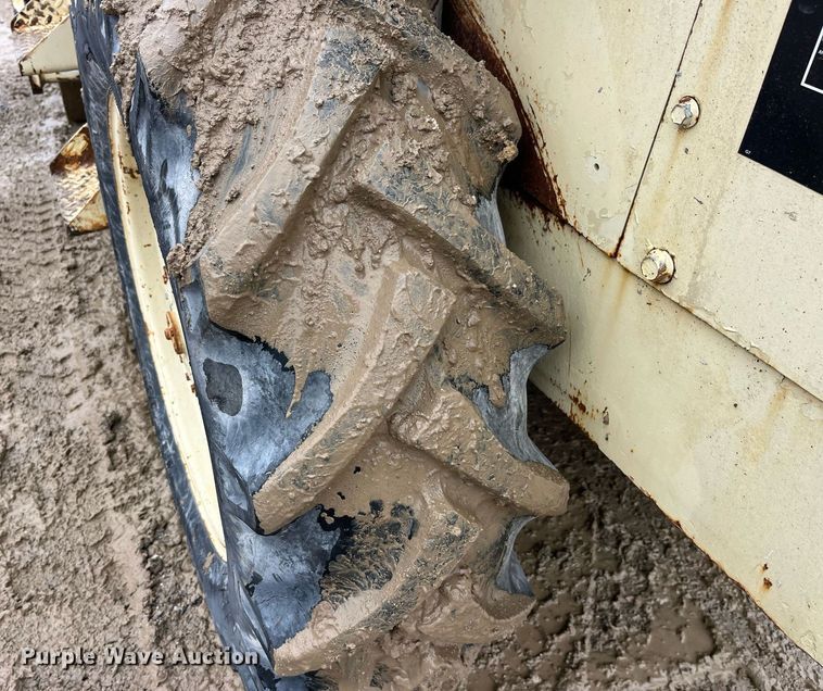 image for item LD9908 1998 Ingersoll Rand SD-40D  single drum vibratory roller