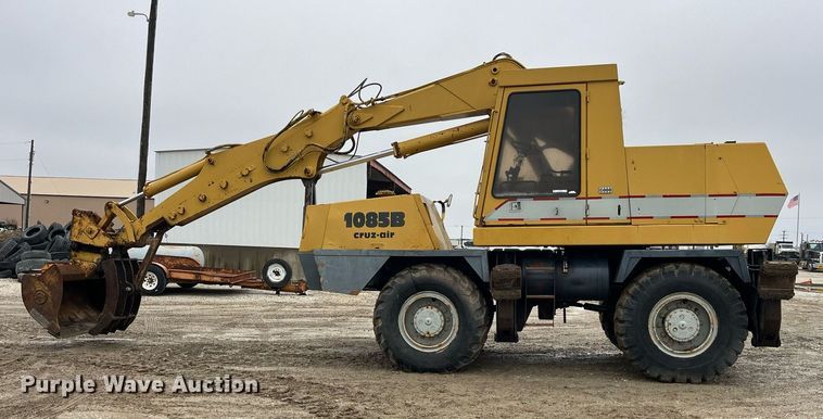 image for item LD9909 1989 Case 1085B  wheeled excavator