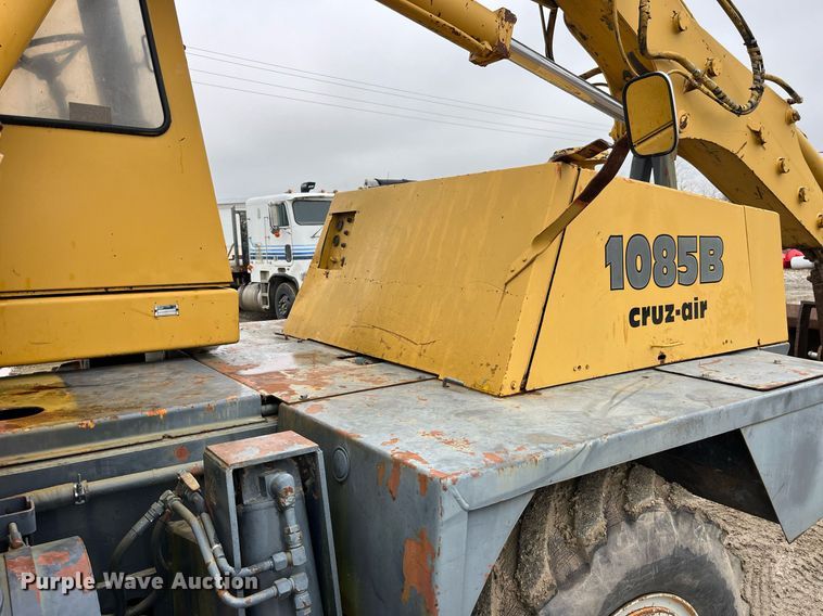 image for item LD9909 1989 Case 1085B  wheeled excavator