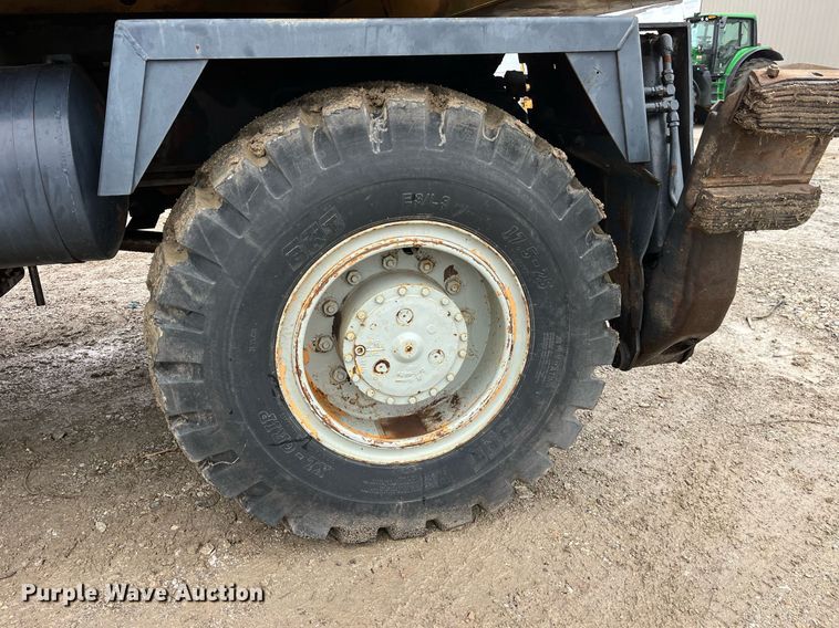 image for item LD9909 1989 Case 1085B  wheeled excavator