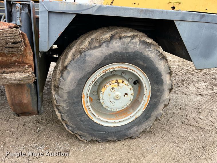 image for item LD9909 1989 Case 1085B  wheeled excavator