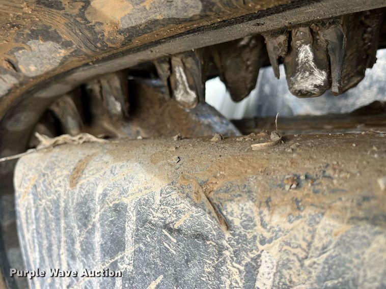 image for item LD9913 2013 Bobcat T770  tracked skid steer loader