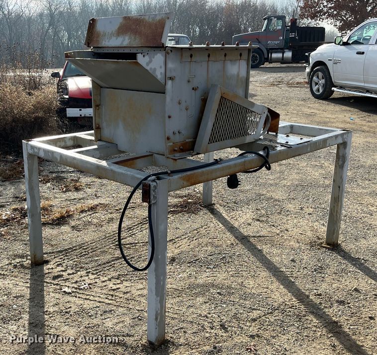 image for item LD9919 Rock crusher