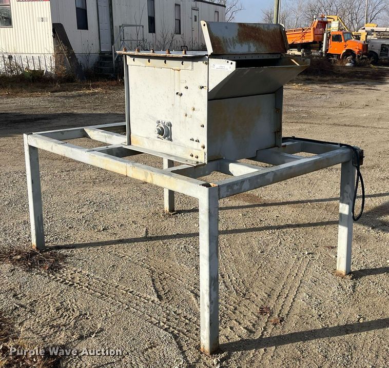 image for item LD9919 Rock crusher