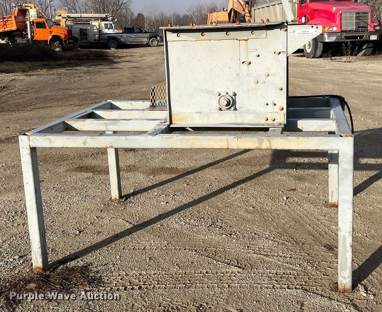 image for item LD9919 Rock crusher