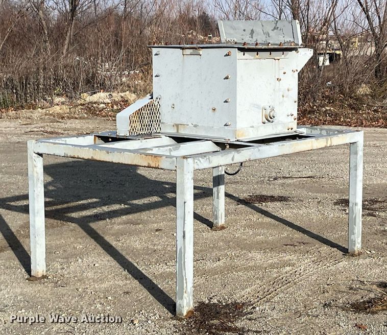 image for item LD9919 Rock crusher