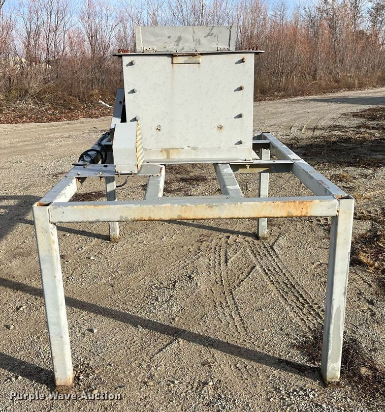 image for item LD9919 Rock crusher