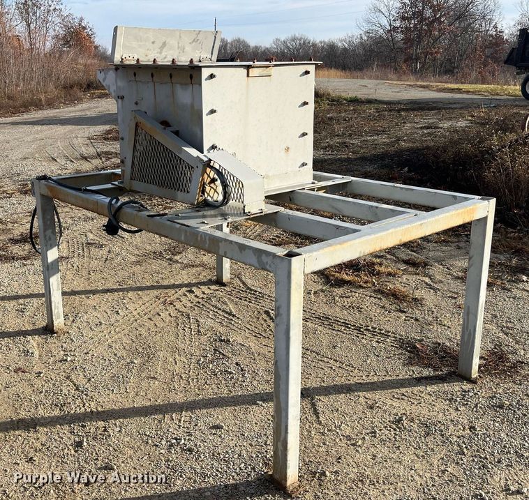 image for item LD9919 Rock crusher