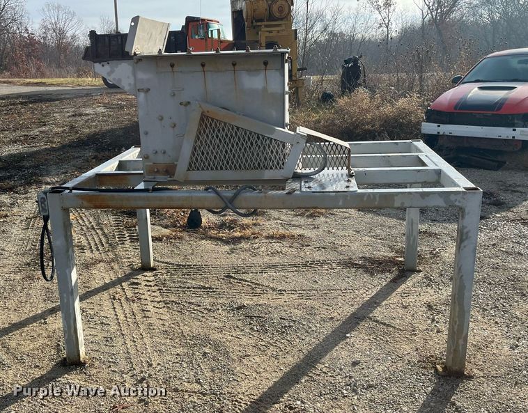 image for item LD9919 Rock crusher