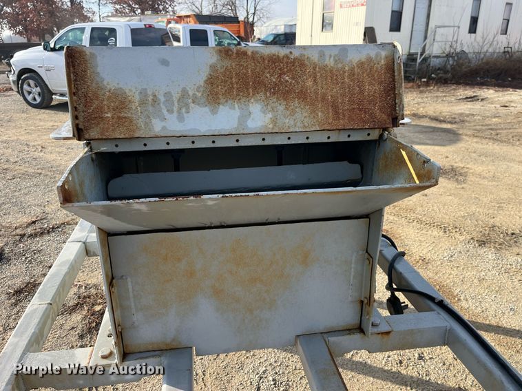 image for item LD9919 Rock crusher