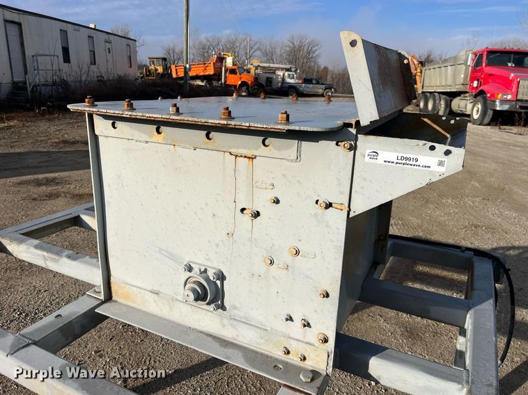 image for item LD9919 Rock crusher