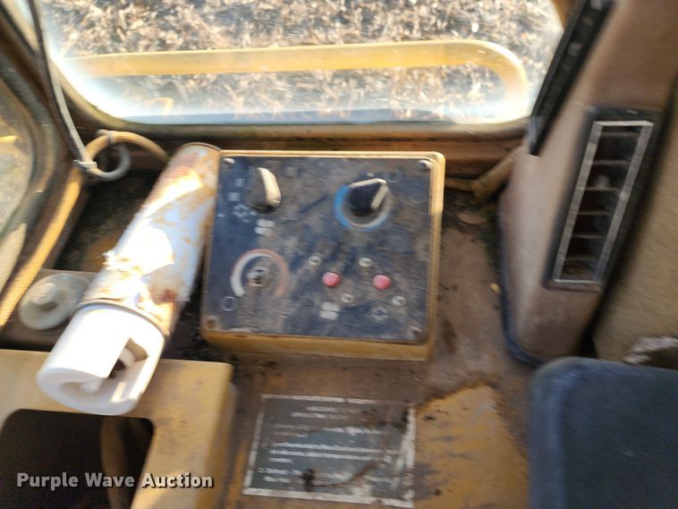 image for item LJ9388 1997 Caterpillar 963B  track loader