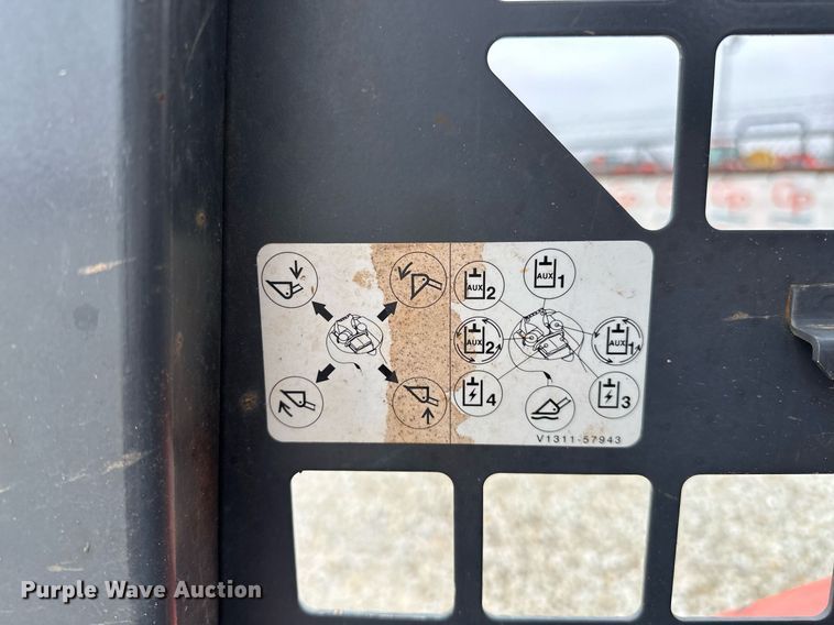 image for item LK9618 2019 Kubota SVL75-2  tracked skid steer loader