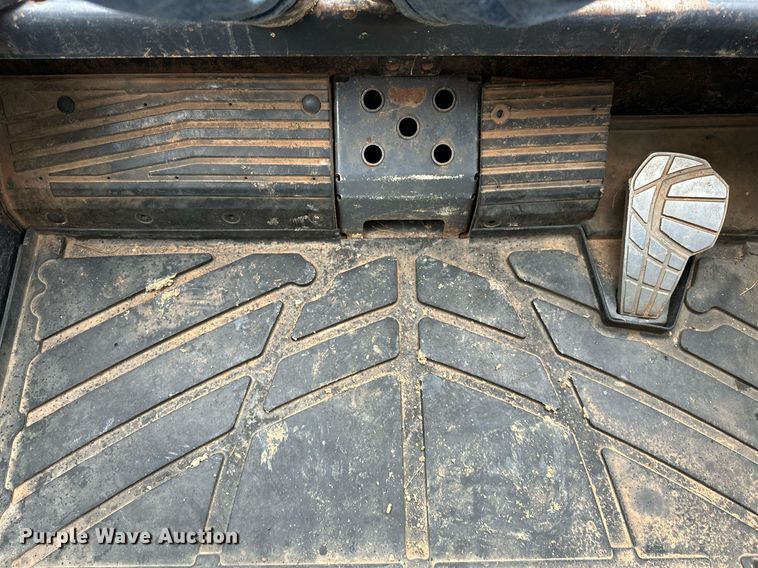 image for item LK9620 2019 Kubota SVL65-2  tracked skid steer loader