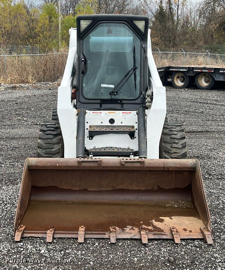 image for item LK9633 2002 Bobcat S250  skid steer loader