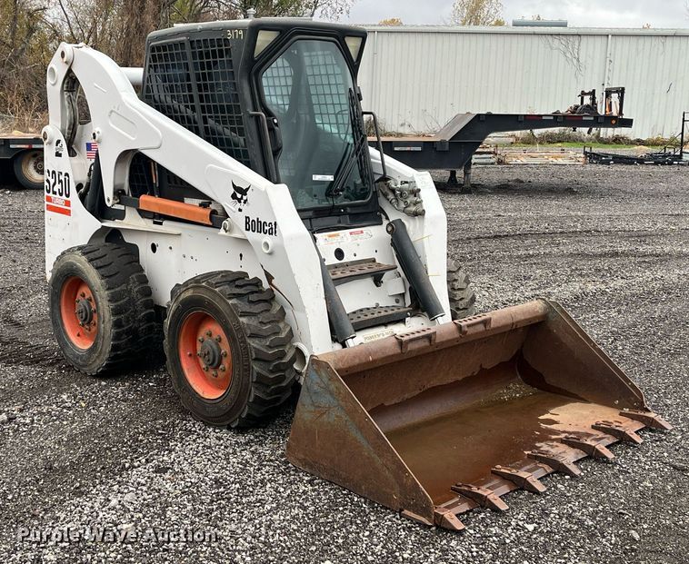 image for item LK9633 2002 Bobcat S250  skid steer loader