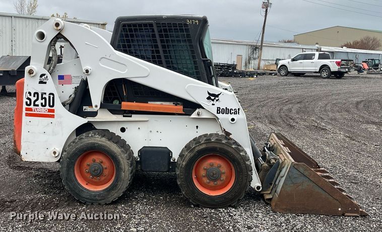 image for item LK9633 2002 Bobcat S250  skid steer loader