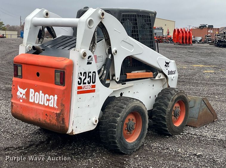 image for item LK9633 2002 Bobcat S250  skid steer loader